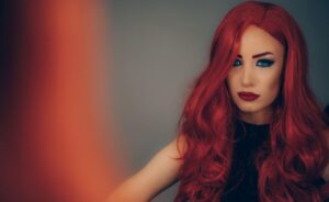 How to wear wigs - women wearing a red wig